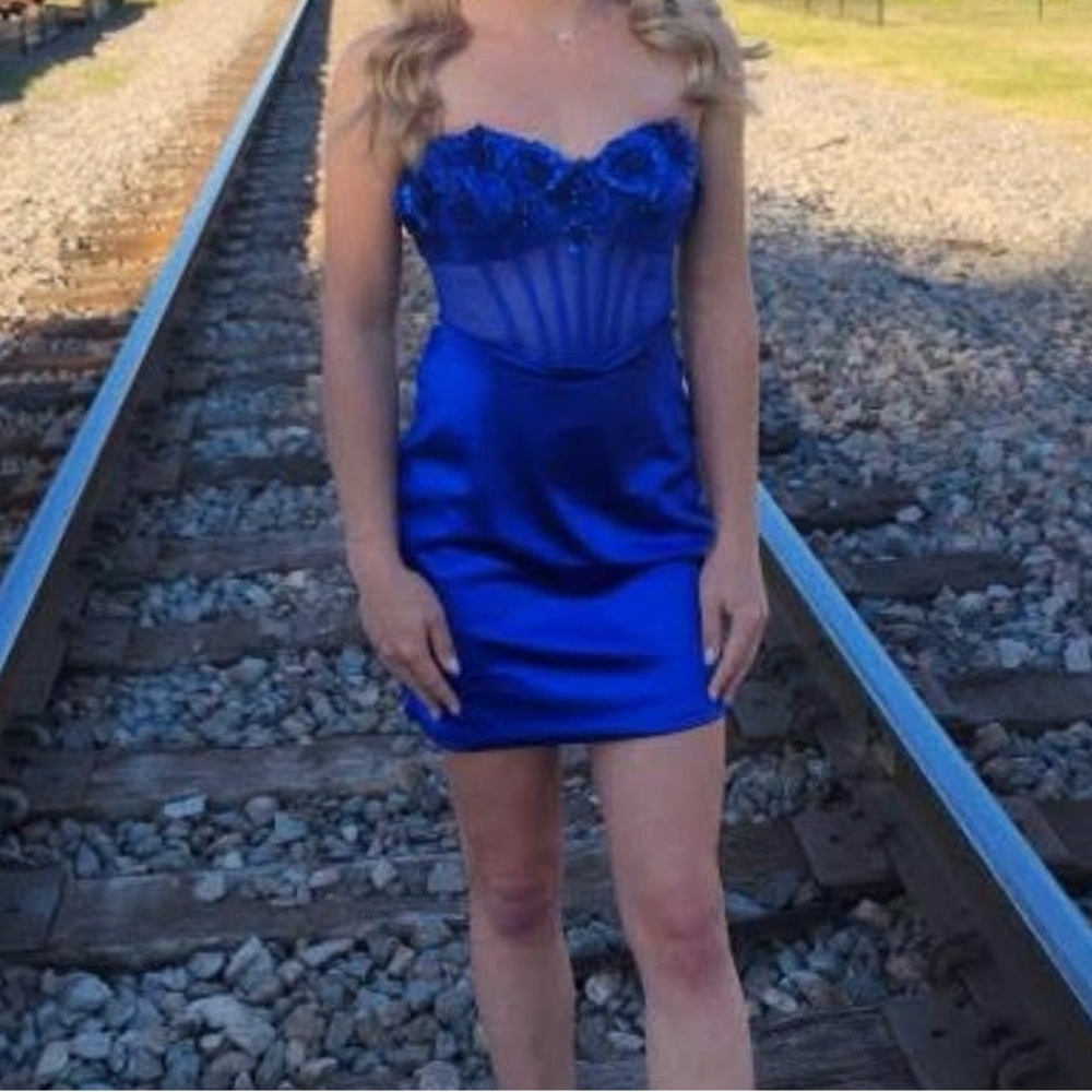 Elegant Blue Strapless Prom Dress